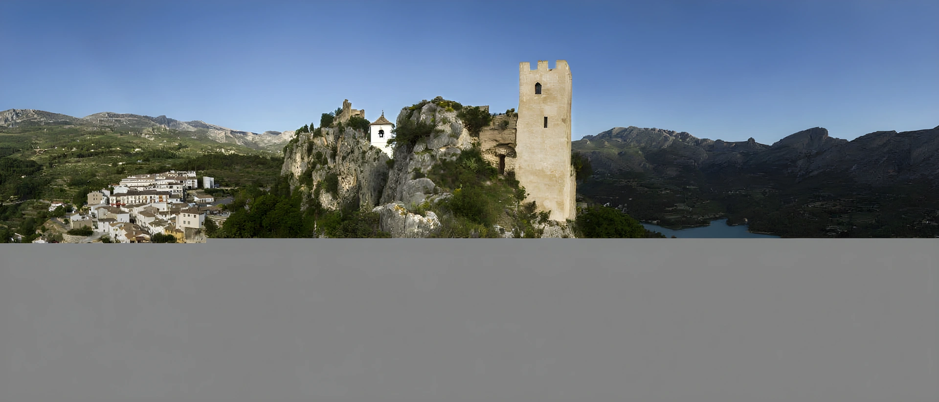 Alrededores de Guadalest con pueblos y montanas