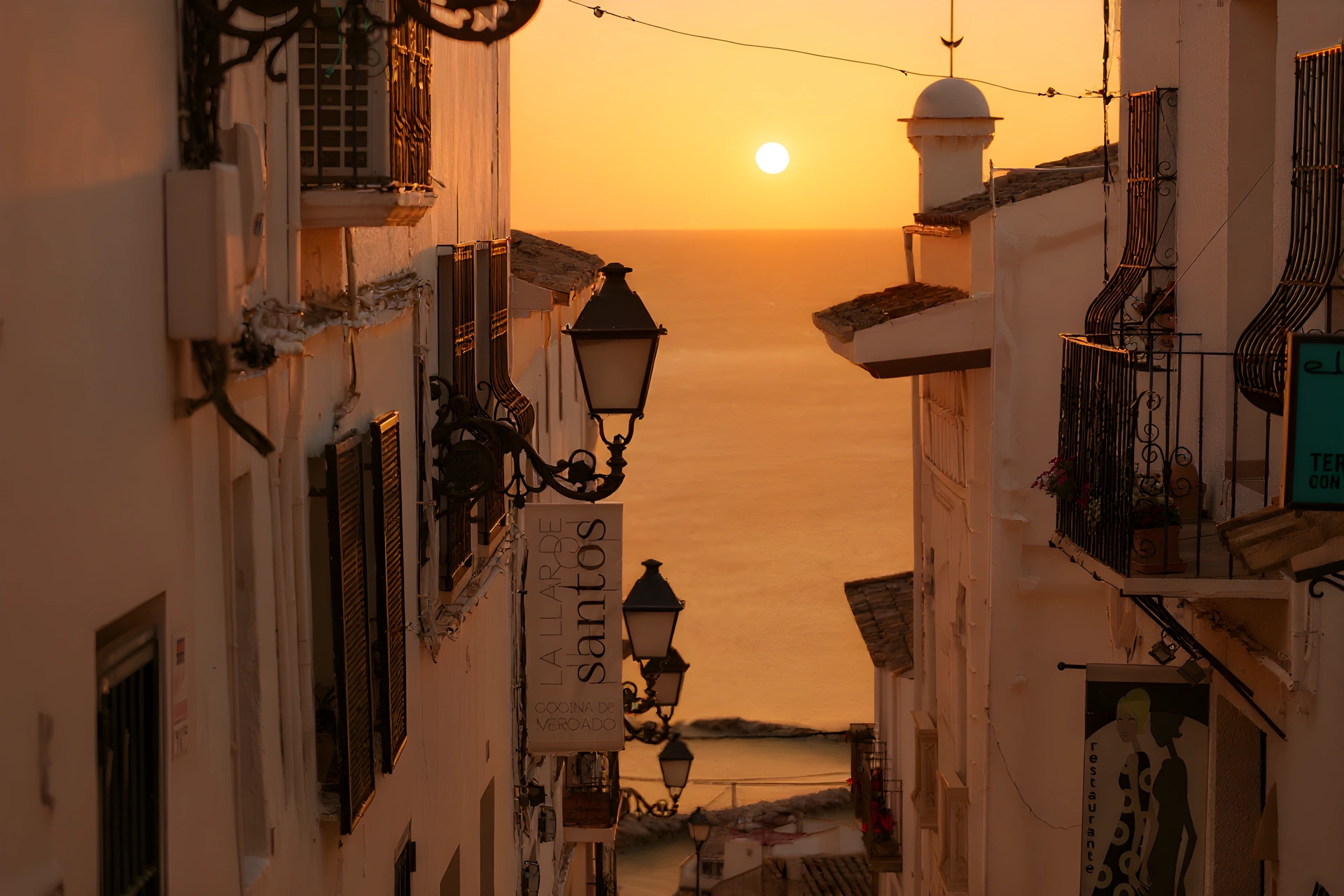 Alrededores de Guadalest con pueblos y montanas