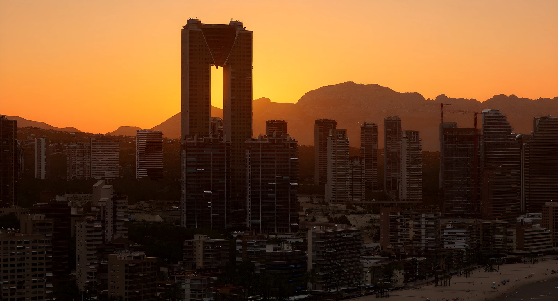 Alrededores de Guadalest con pueblos y montanas