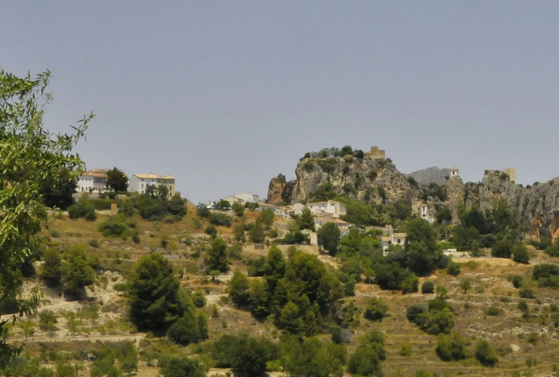 Vista panorámica de Guadalest desde el valle