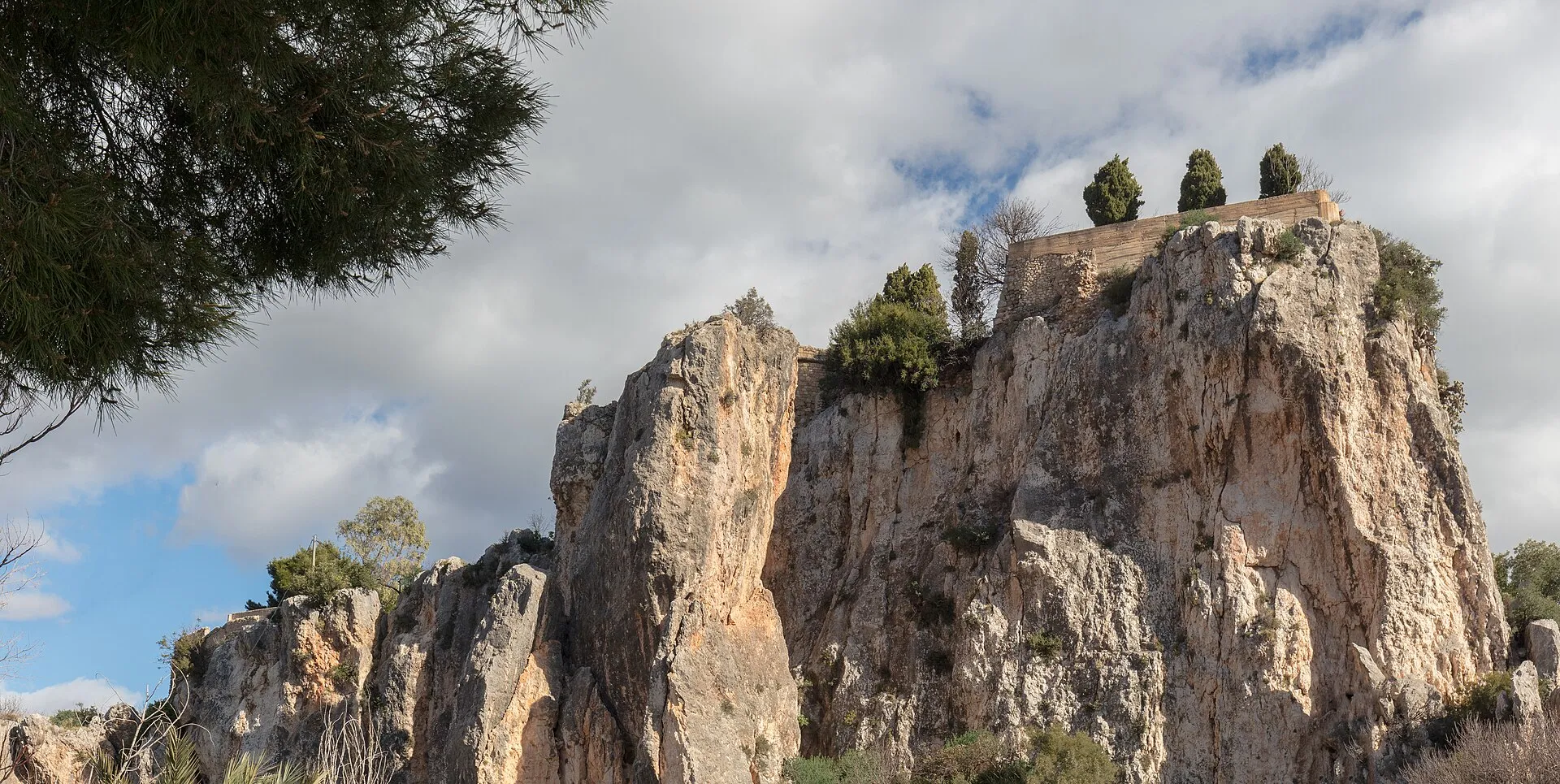 Vista panorámica de Guadalest desde el valle