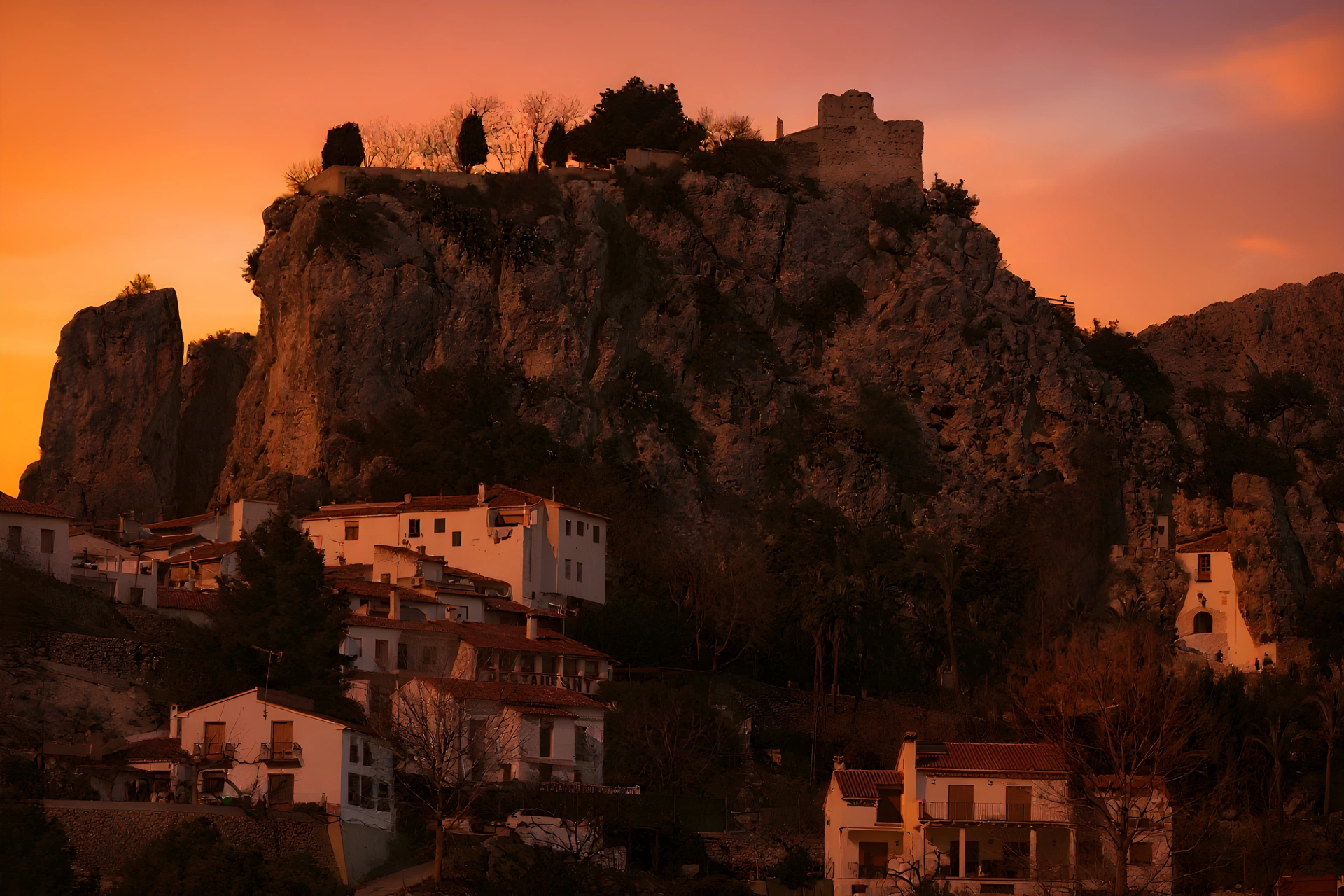 Vista panorámica del Castell de Guadalest al atardecer