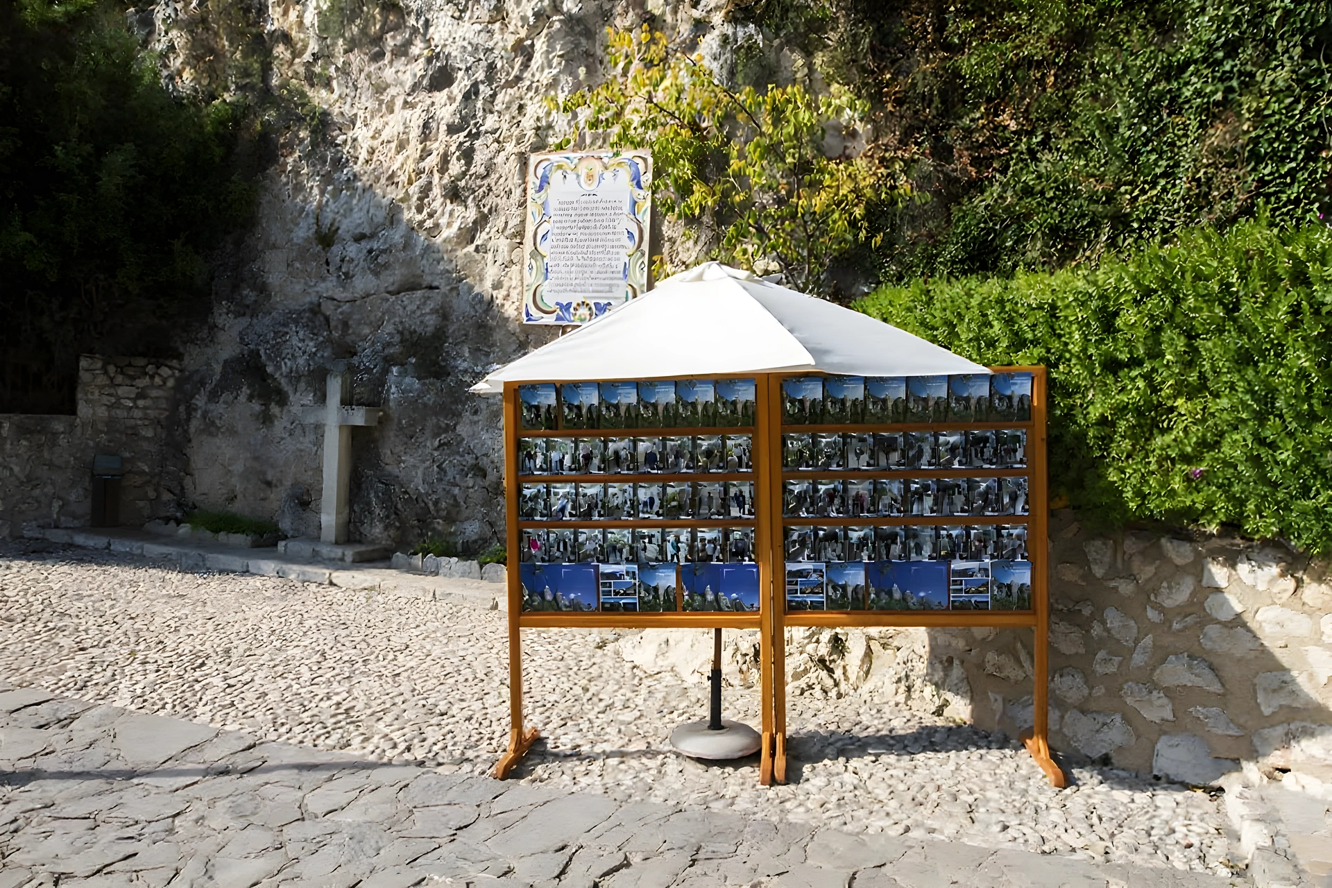 Informacion practica sobre Guadalest con vista del pueblo