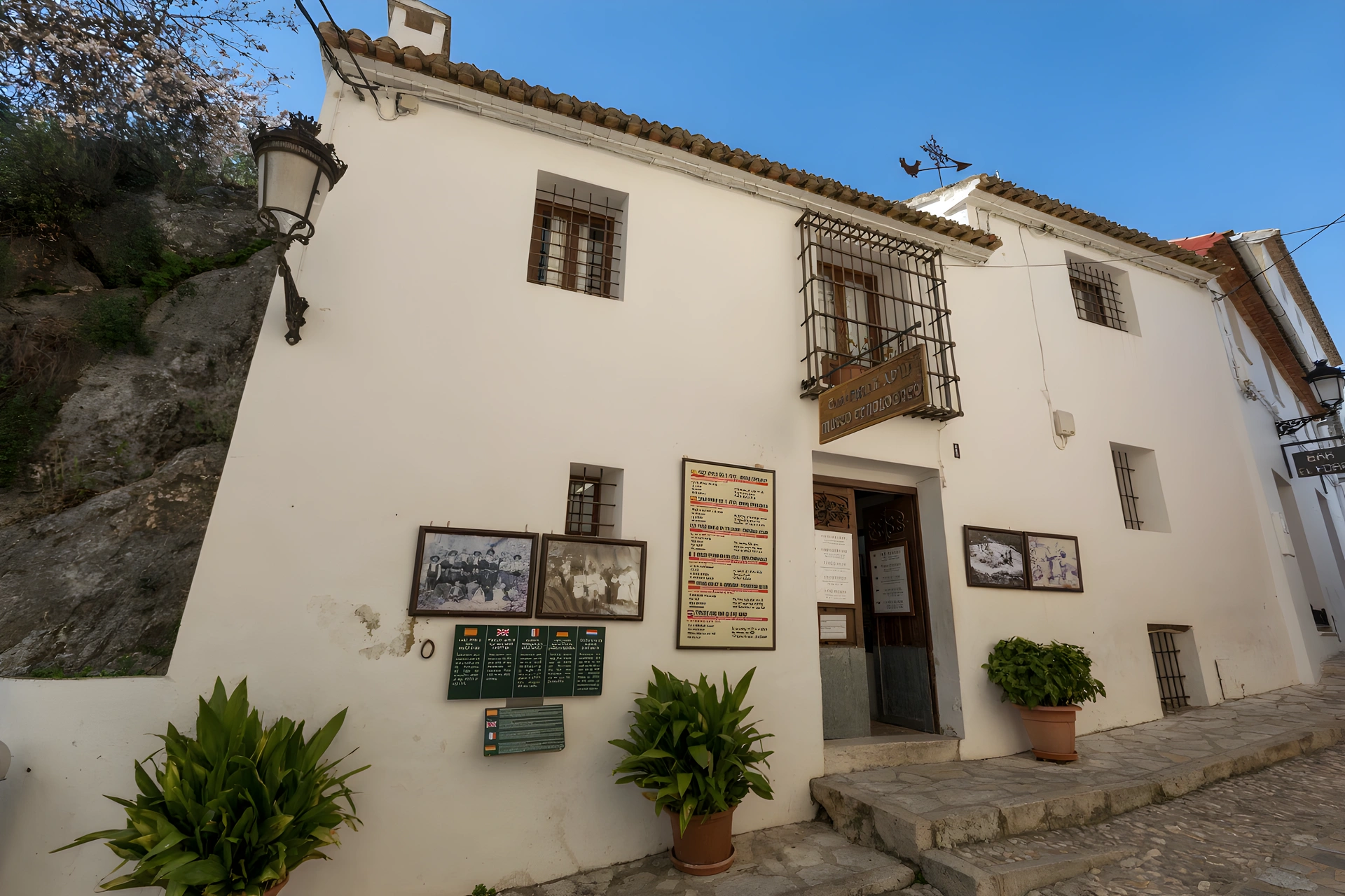 Museos de Guadalest con luz calida al atardecer