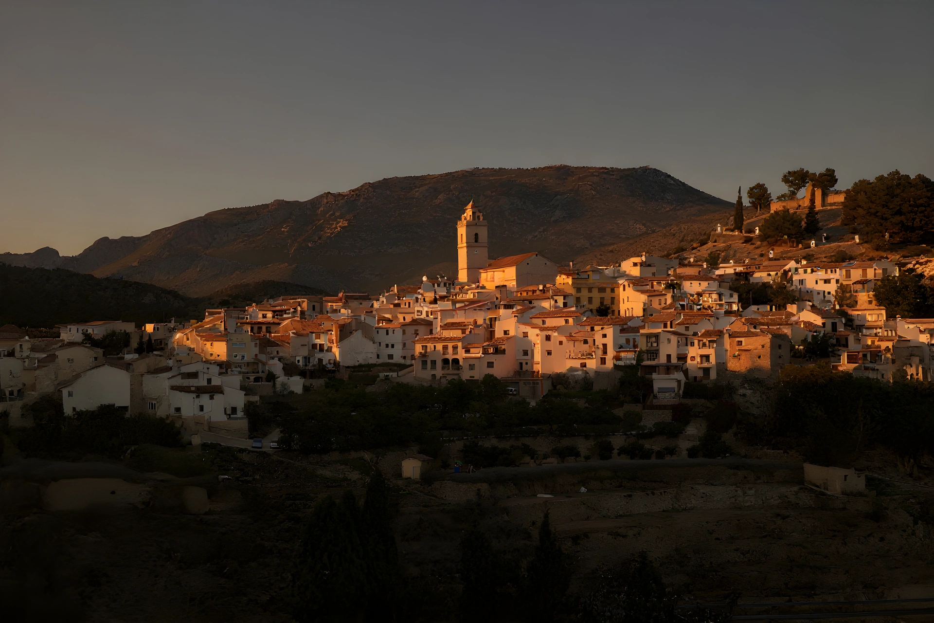 Alrededores de Guadalest con pueblos y montanas