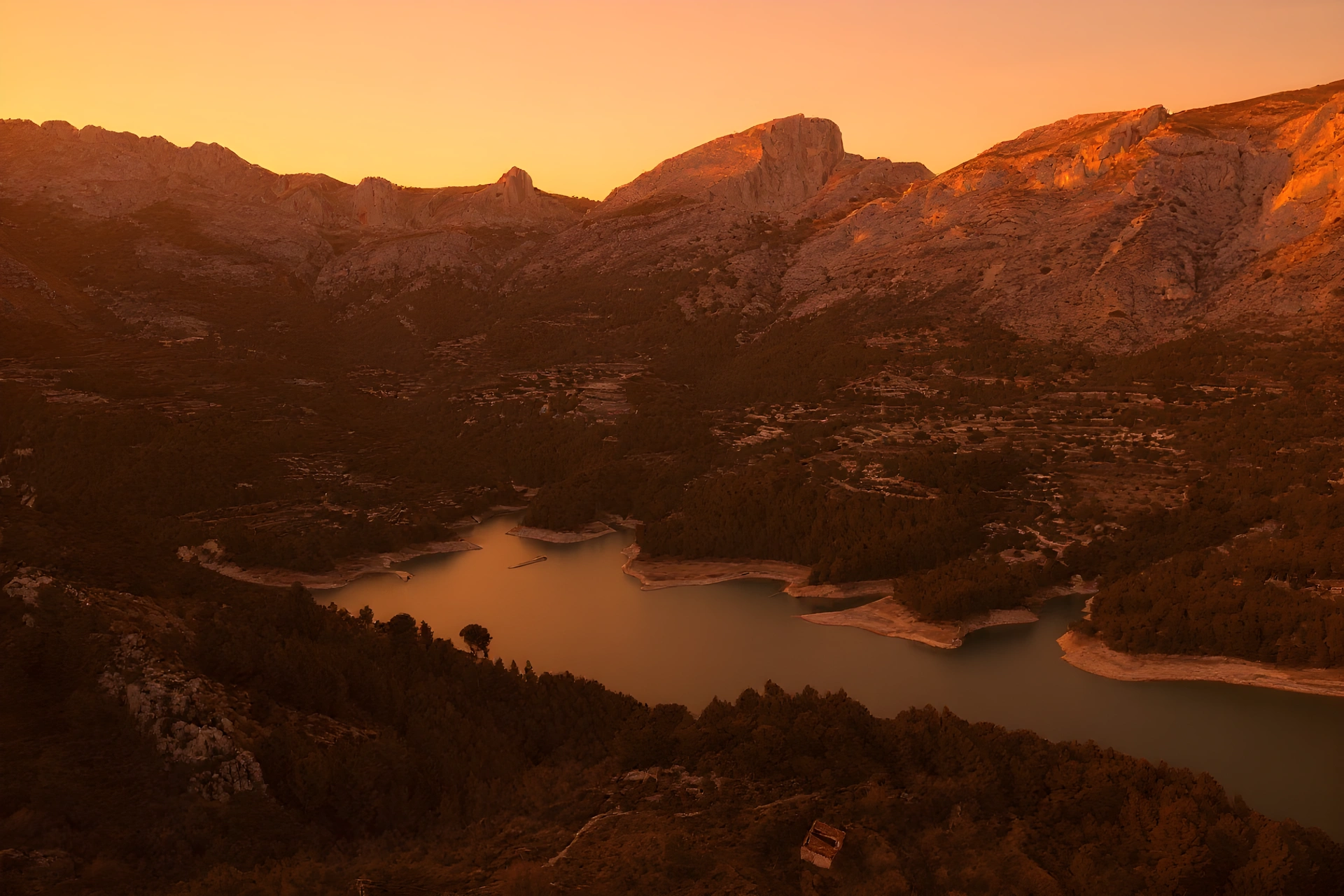 Informacion practica sobre Guadalest con vista del pueblo