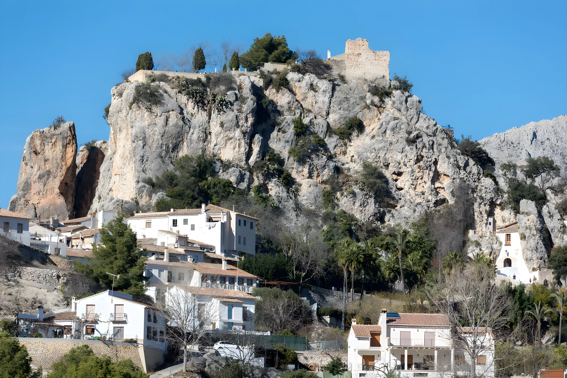 Actividades en Guadalest con vista panoramica del valle