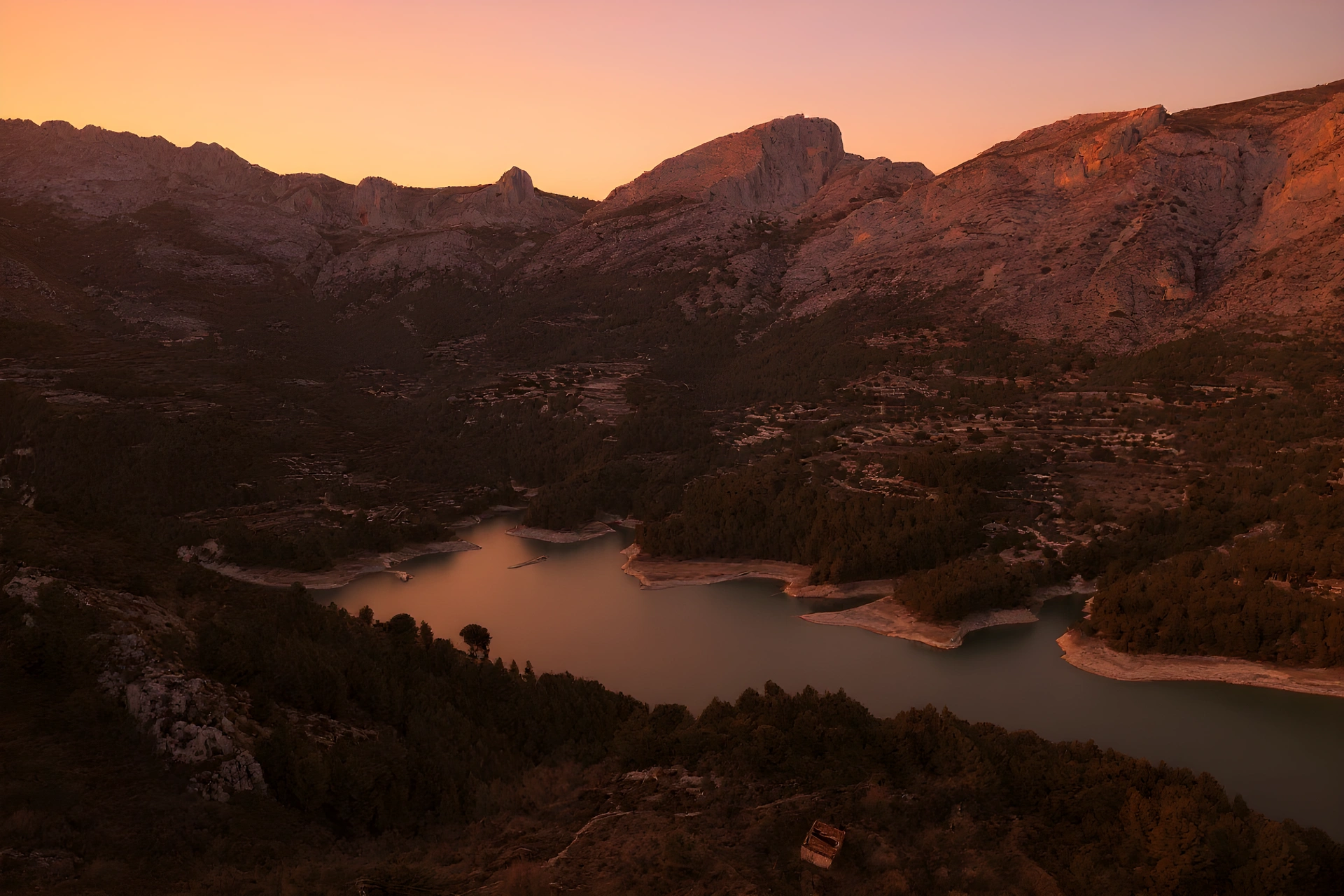 Alrededores de Guadalest con pueblos y montanas