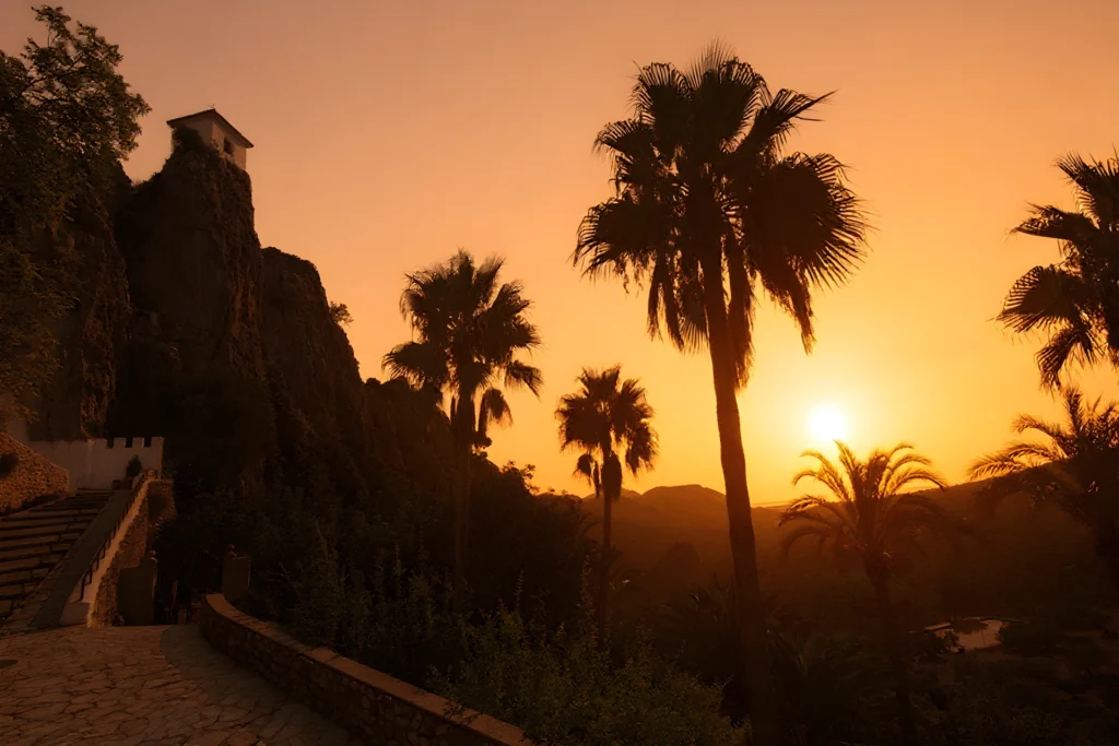 Guadalest y Altea en Un Día — Montaña + Costa para Parejas