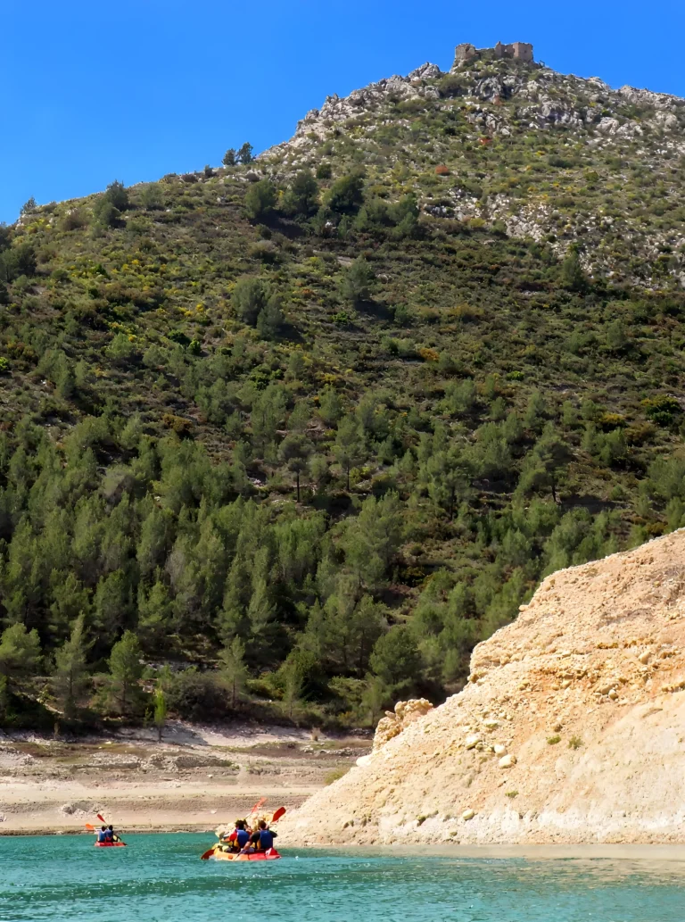 Kayak en el Embalse de Guadalest — Dónde Alquilar, Rutas y Consejos