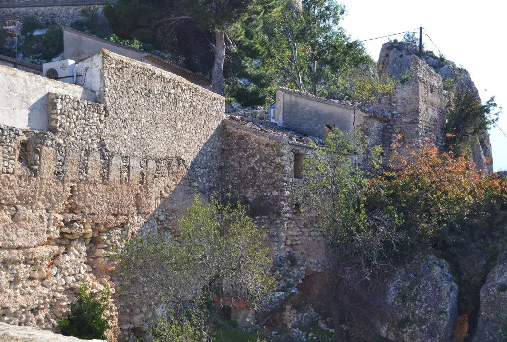 Las 5 Mejores Rutas de Senderismo en Guadalest (con Mapa)